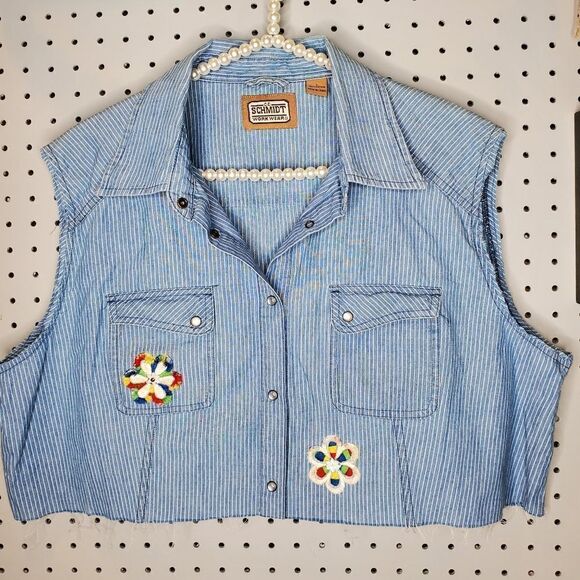 Custom Upcycled Chambray Stripe Vintage Flowers Cropped Blouse C.E. Schmidt Sz L - Picture 1 of 7